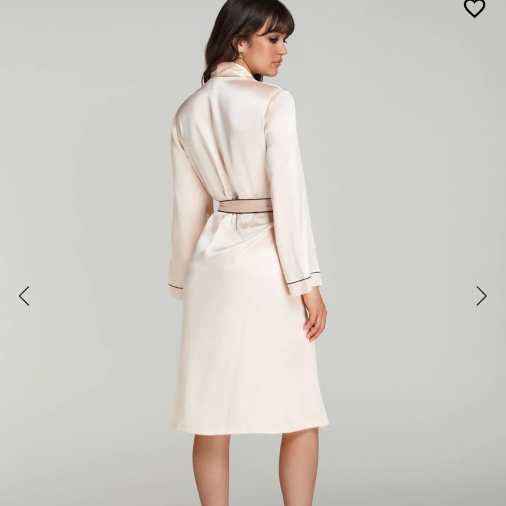Agent Provacateur Pink Silk Robe - Picture 2 of 6